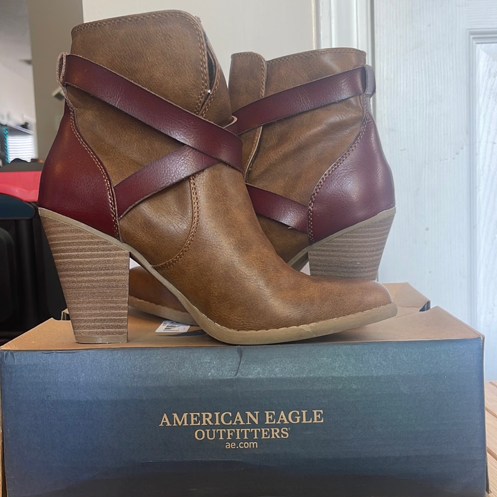 LIKE NEW  brown boots with heel